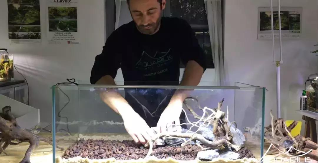 草缸造景教程：这个缸居然能装下一头“犀牛”？