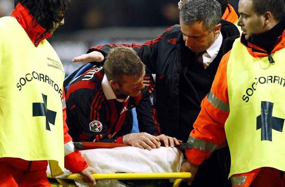 足球女孩,男孩女孩看足球