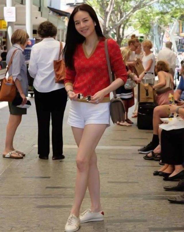 泰国女首富伍伦盼足球,泰国女足总经理伍伦盼写真