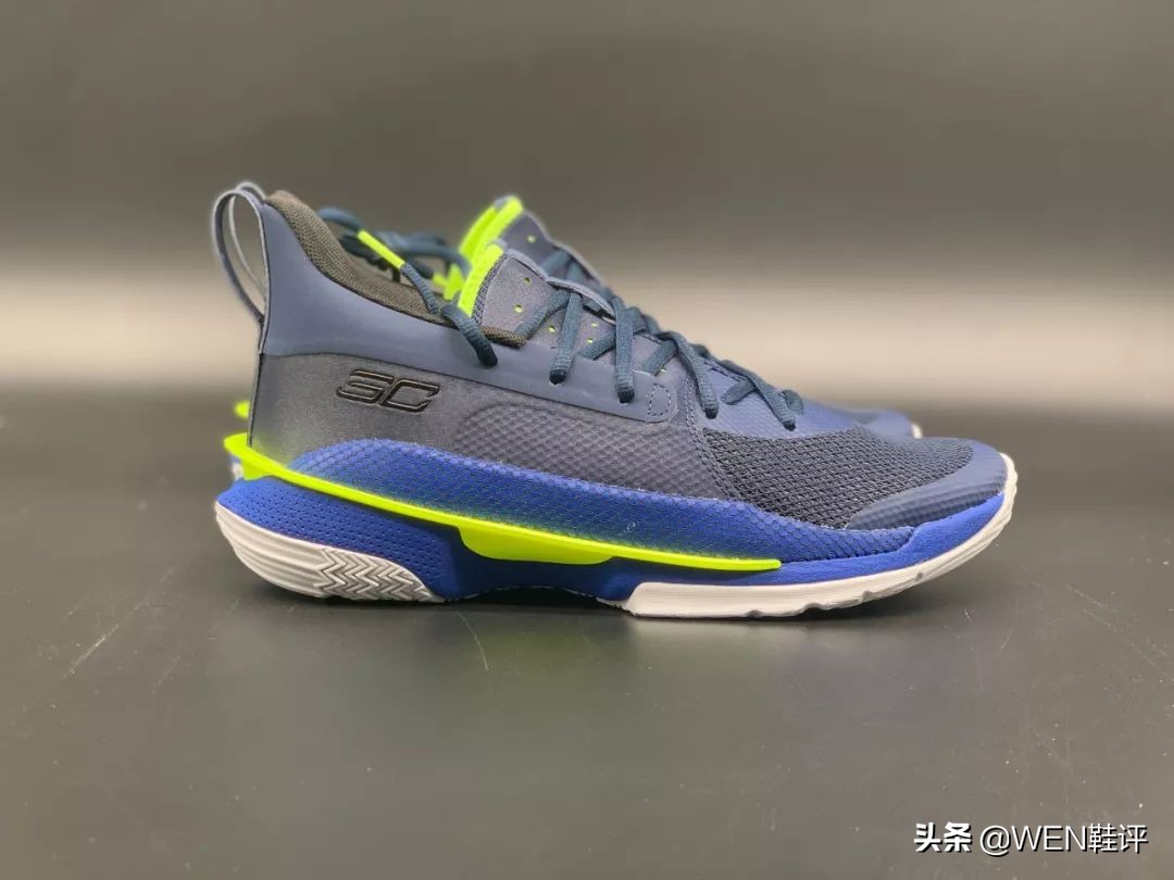 致敬粉丝！鞋面、中底再升级，库里7*开代**箱解读，你觉得如何？