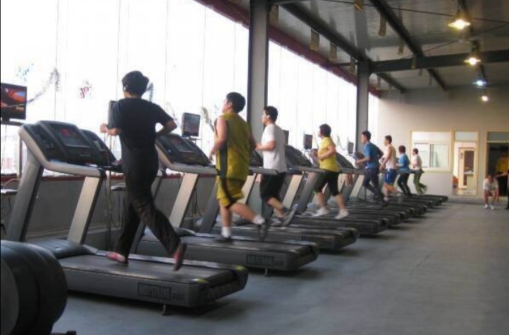 用跑步机减肥你做的对吗？正确跑步姿势，减脂计划，听老胡聊聊