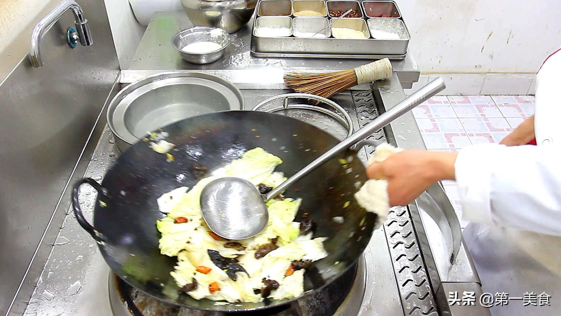 这才是水煮肉片正宗的做法,最好吃水煮肉片做法