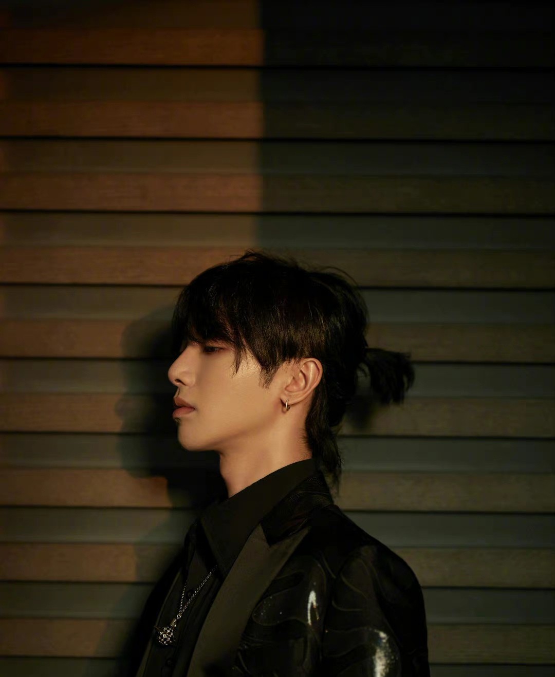 华晨宇又塌房?整容照片曝光,网友:就因为没续约?