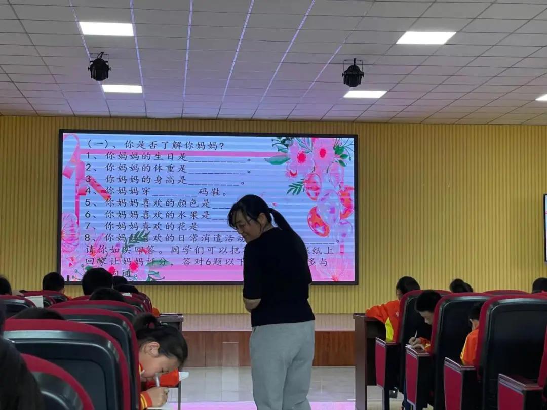 德育之窗感恩母爱,感恩母亲的讲堂活动