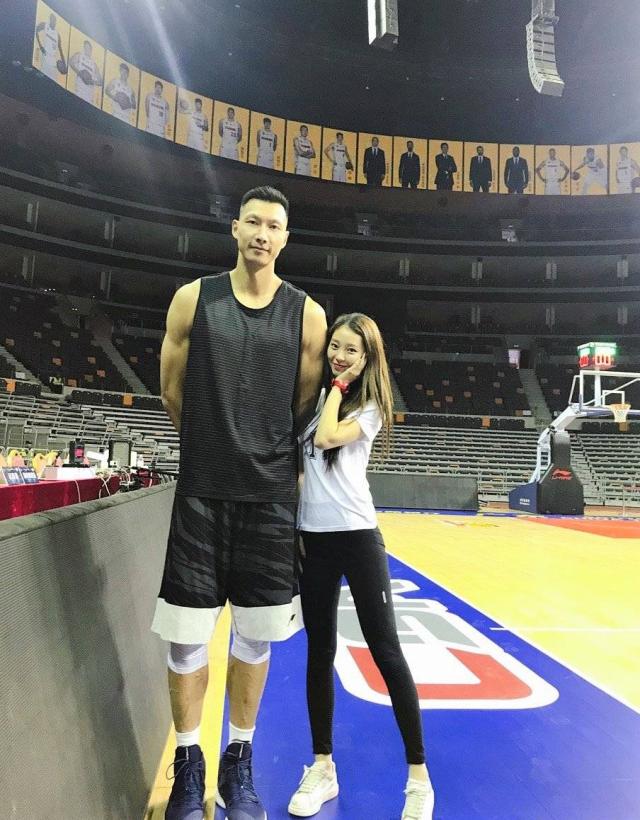 广东队篮球宝贝队长,90年代广东篮球拉拉队队长