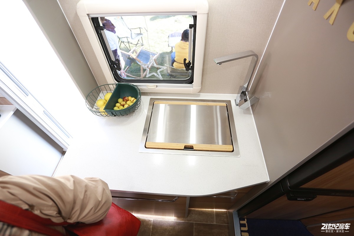 平头轻卡c型房车跃进,详解上汽跃进H500轻卡房车