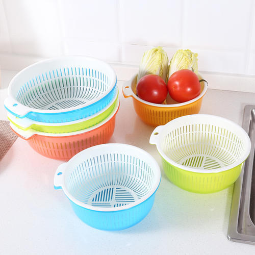 洗菜篮子孔多难清理，找个脸盆泡热水，5分钟就洗干净