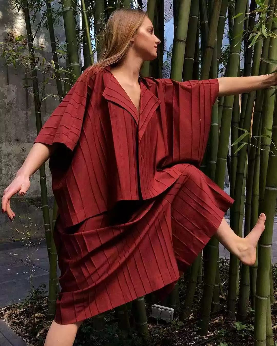 高端服装棉麻风流行趋势,棉麻复古文艺风穿搭会显老吗