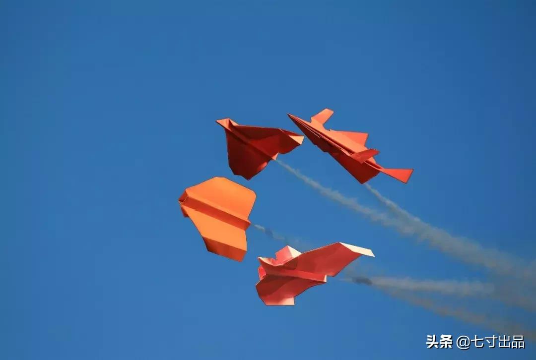 怎么折纸飞机纸飞机会飞得更远,儿时折纸飞机方法