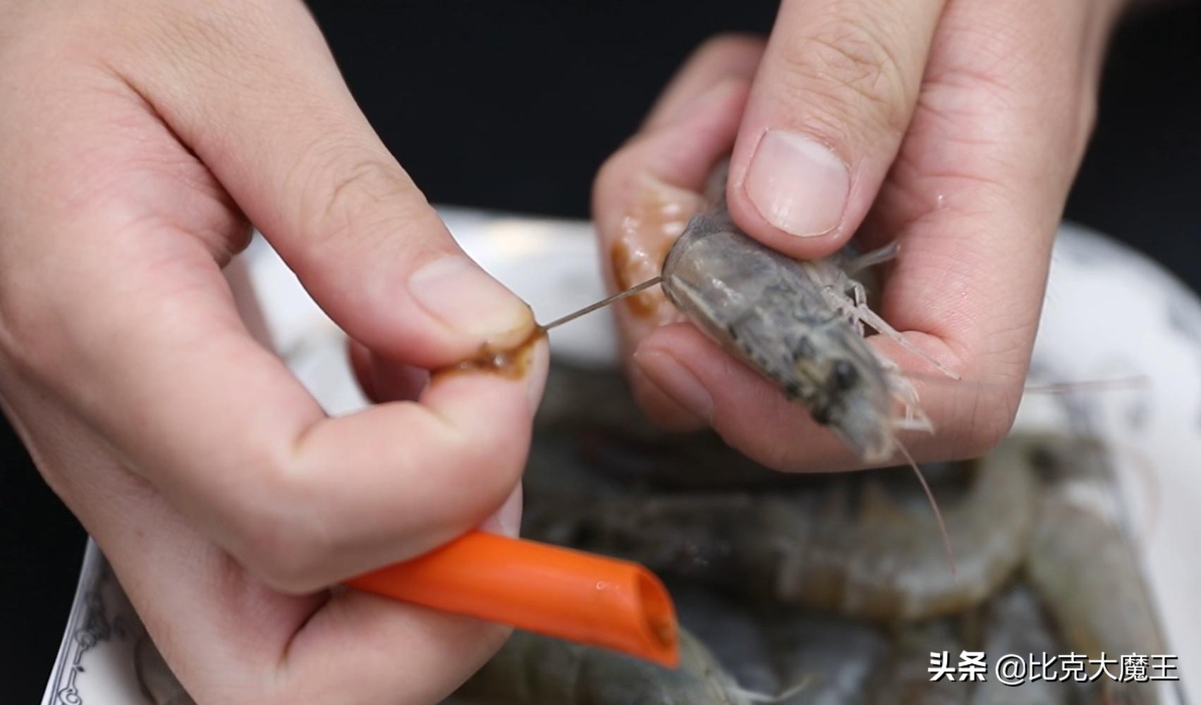 去虾线小窍门工具一秒一个,去虾线小妙招吸管