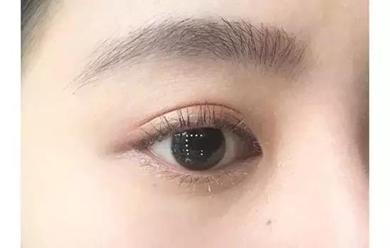 没有睫毛夹怎么夹睫毛妙招,夹睫毛教程零基础手法