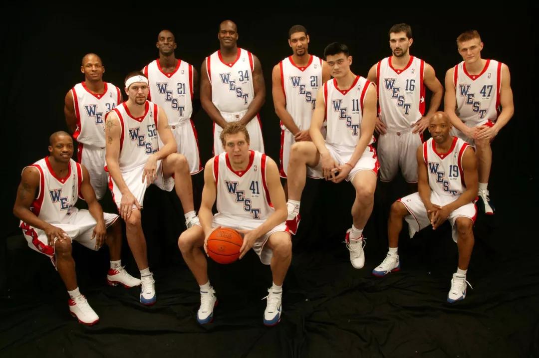 易建联国家队16年,易建联16岁时扣篮