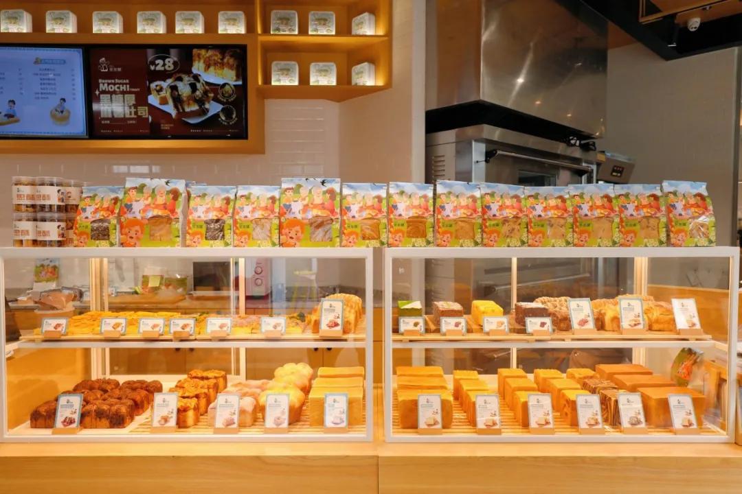 靠一块面包成为老板,凭借面包一步步发财