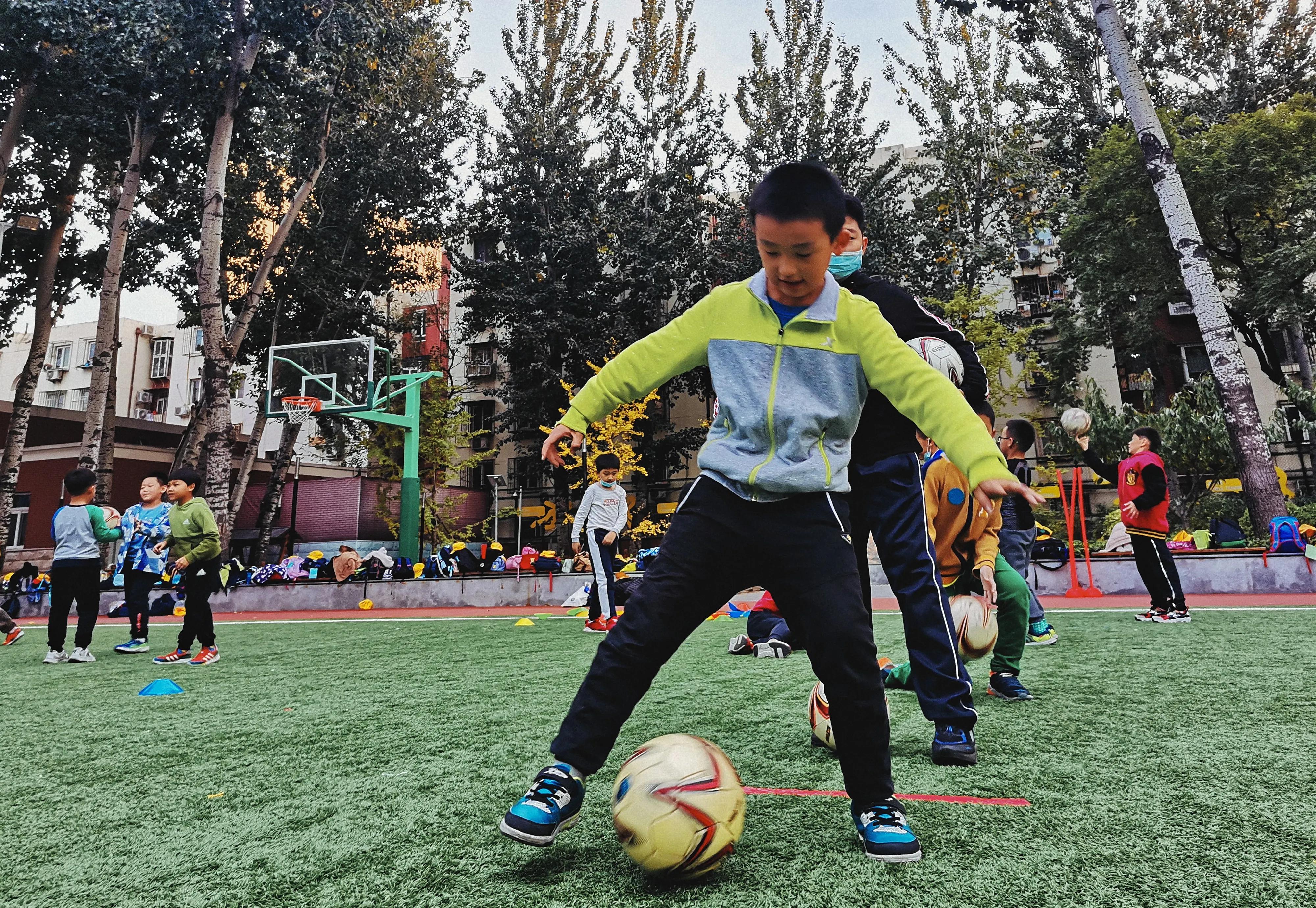 足球青训对孩子怎么教育,足球青训小孩文化课怎么办