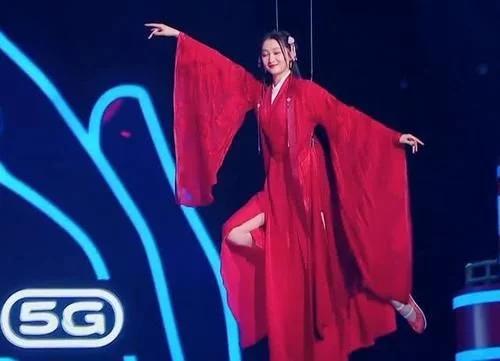 很奇怪没灵魂?“格格”跳舞秀大长腿被批既破坏美感又毫无风情