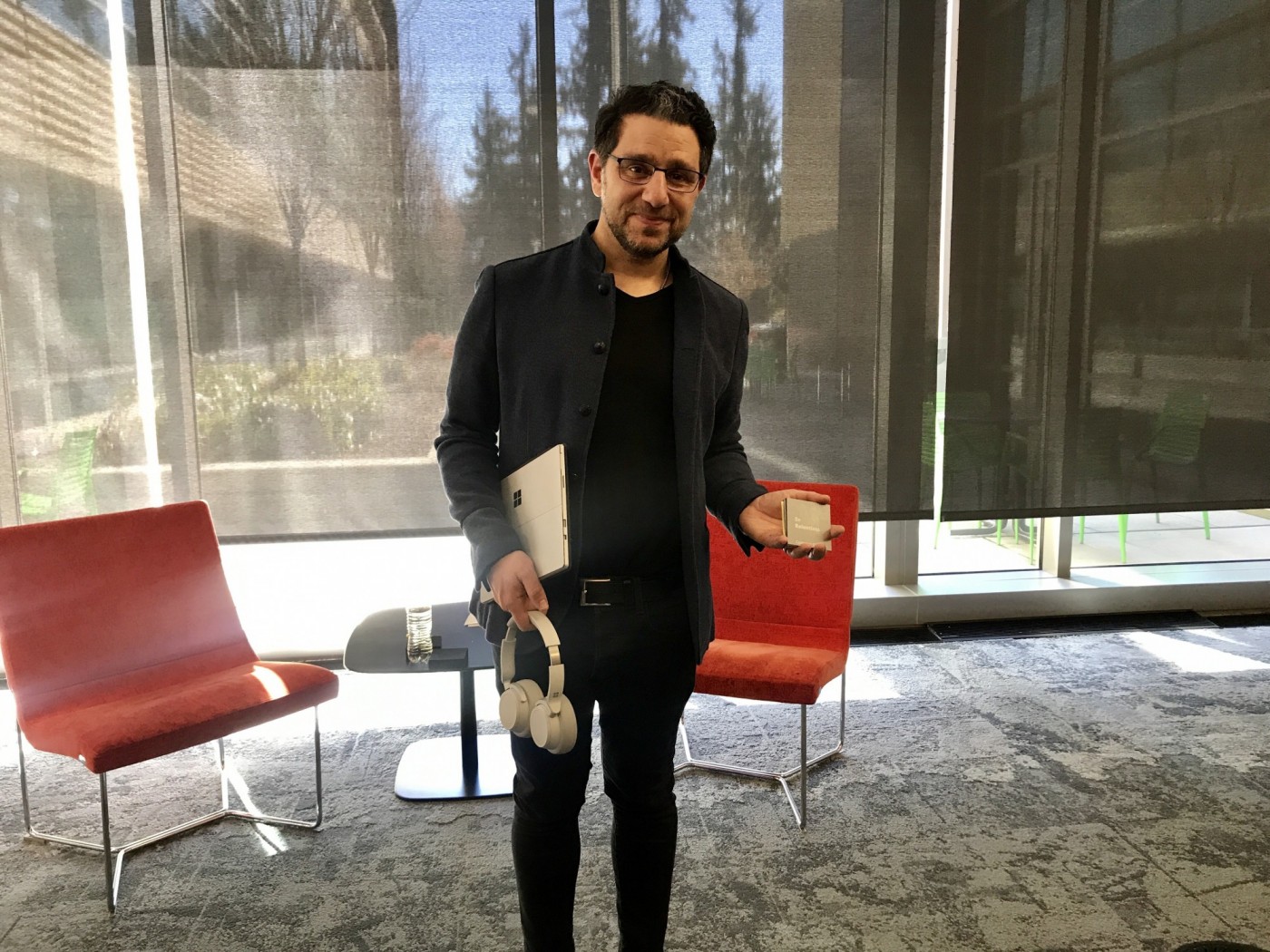 Surface之父用团队人人手握的神秘小黑盒，揭示产品的下一步