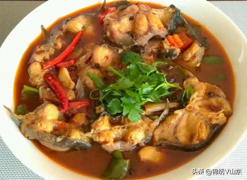 朋友来家吃饭做几个家常菜,朋友来家里做了一桌子菜