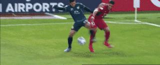 c罗的爆发力和协调性太强了,c罗状态下滑的为什么这么厉害