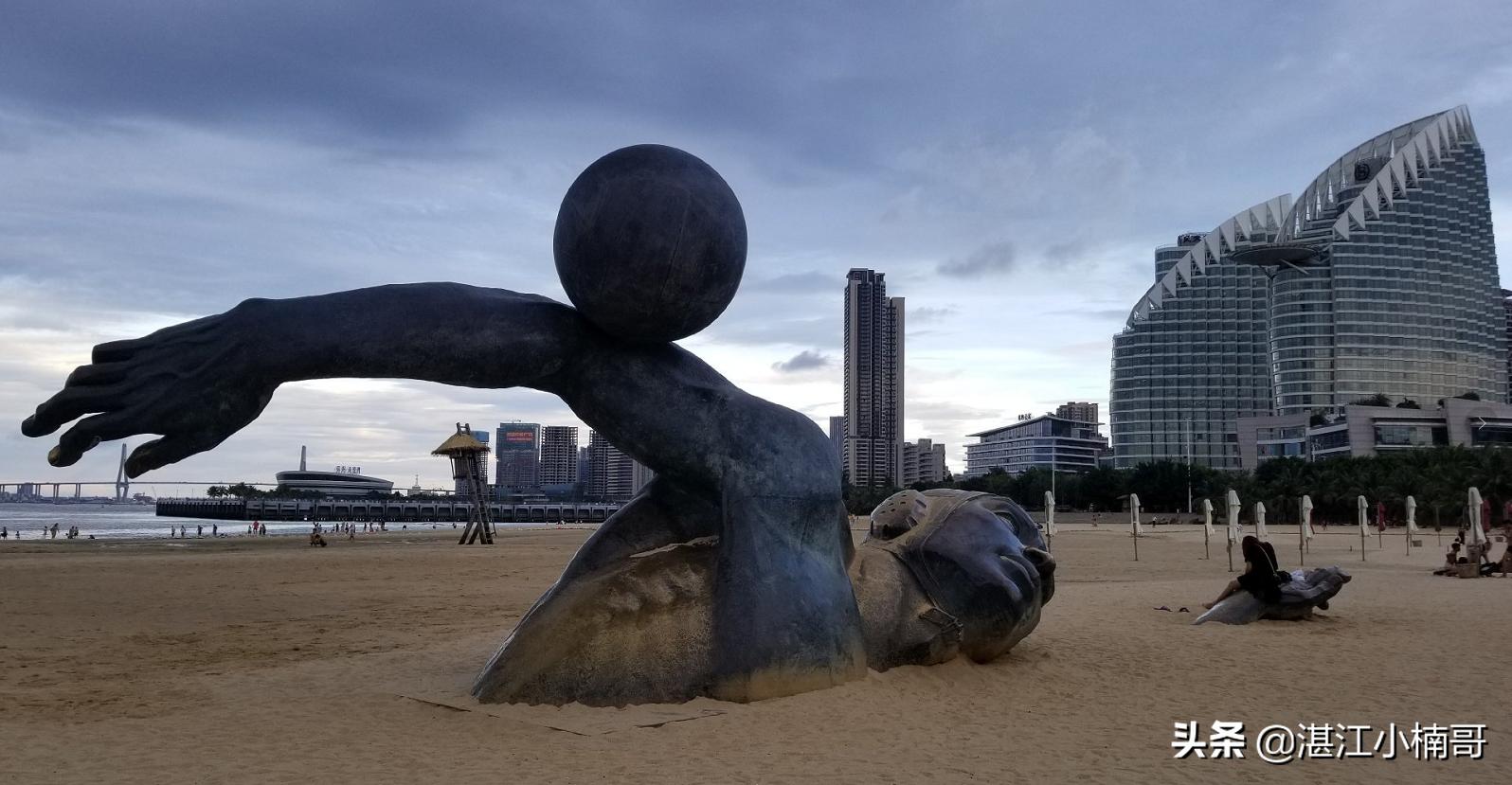 湛江这个海湾，出场自带流量，超有夏威夷feel，每天都有网红打卡