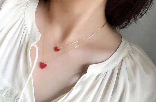 赵丽颖脖子里的项链,赵丽颖红心项链