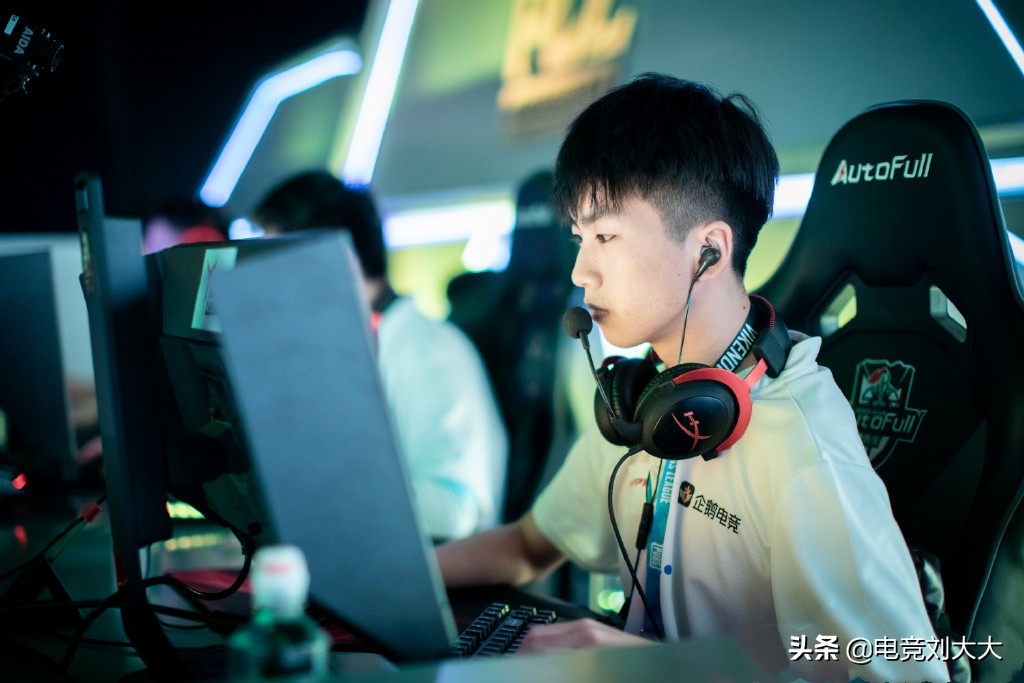 XDD和小番茄惊艳亮相，网友喊话4AM龙太子：三大幻神就差你啦