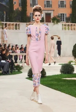 chanel香奈儿1995年时装秀,chanel香奈儿2015高级时装秀