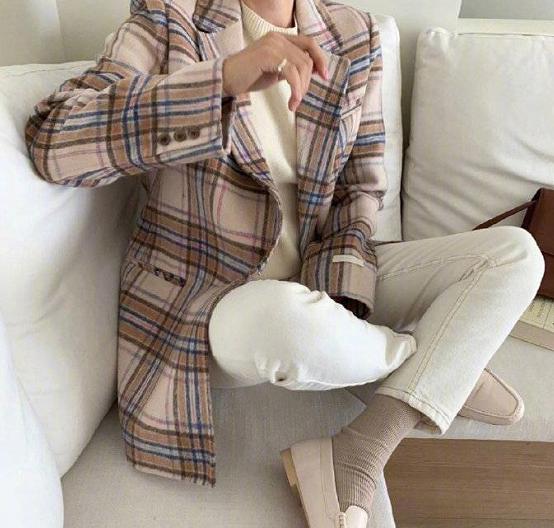 秋冬什么颜色穿得更显温柔,秋冬比较显高级的颜色搭配