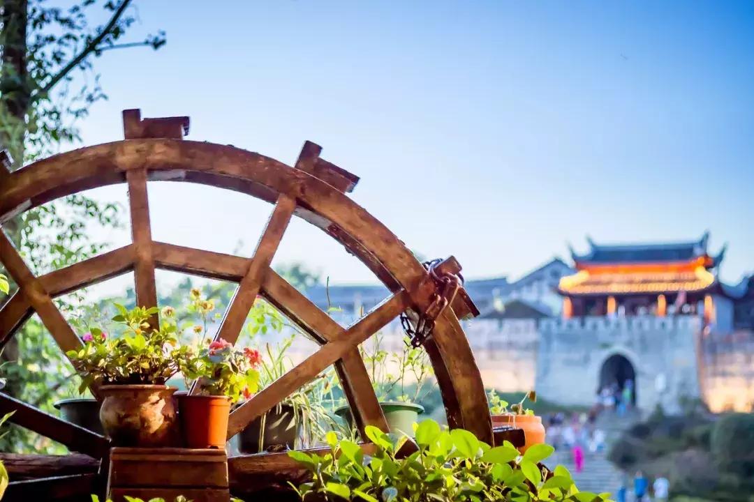 贵州黔东南为什么那么火,黔东南在贵州算不算穷的地方