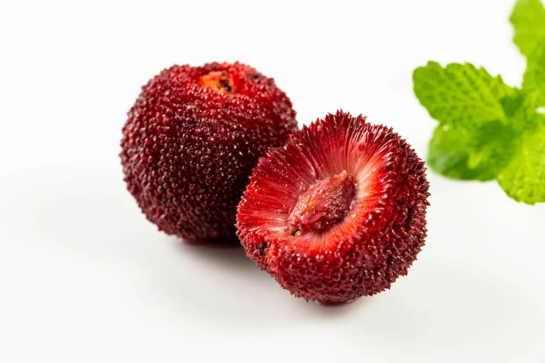 你吃过蘸酱油的杨梅吗,杨梅吃法蘸盐