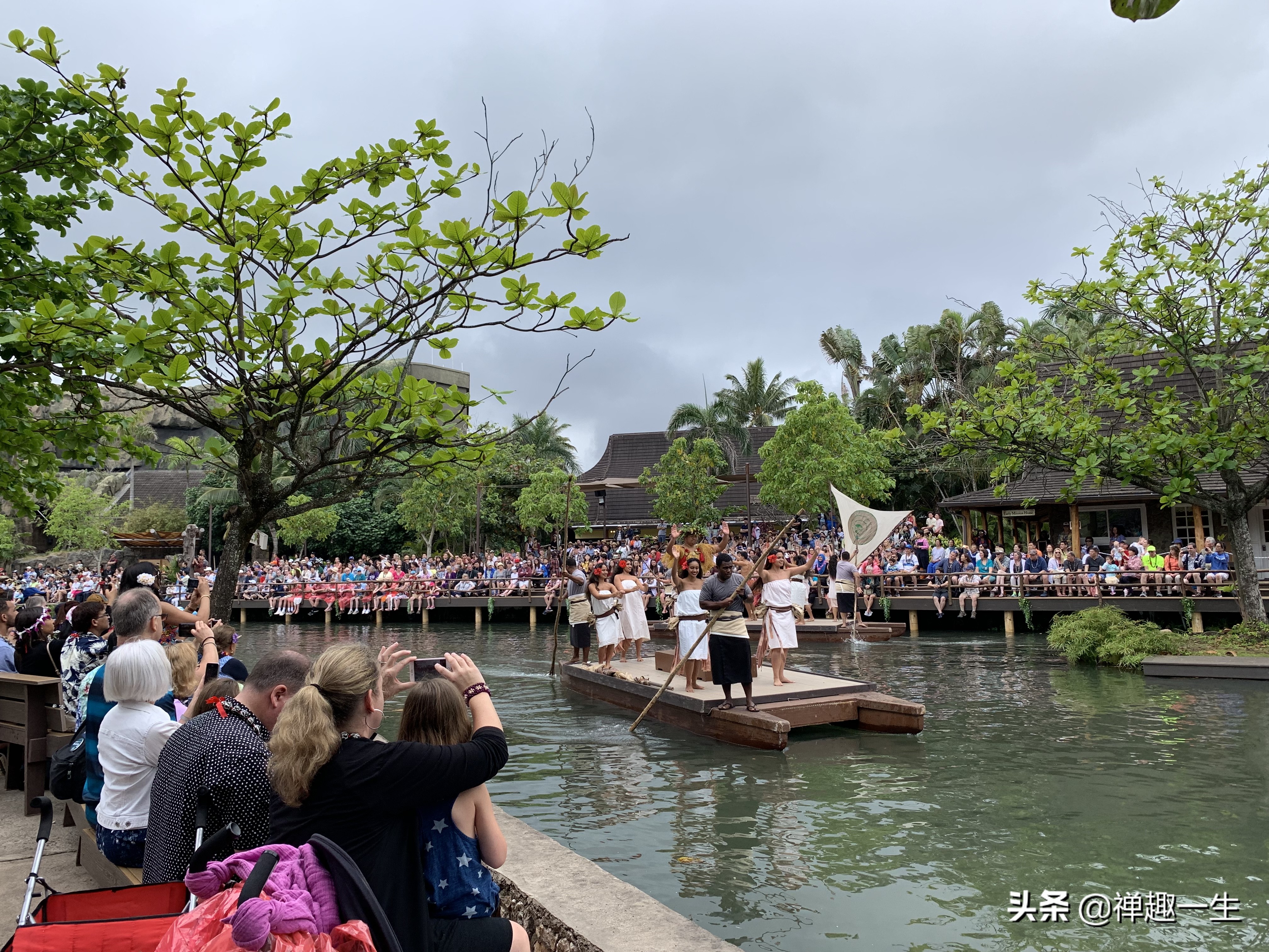 西班牙人哪里有好玩的,西班牙人看巴塞罗那