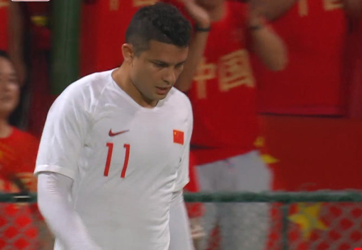 高难度停球+配合！艾克森国足首秀献世界级表演！30秒后“出糗”