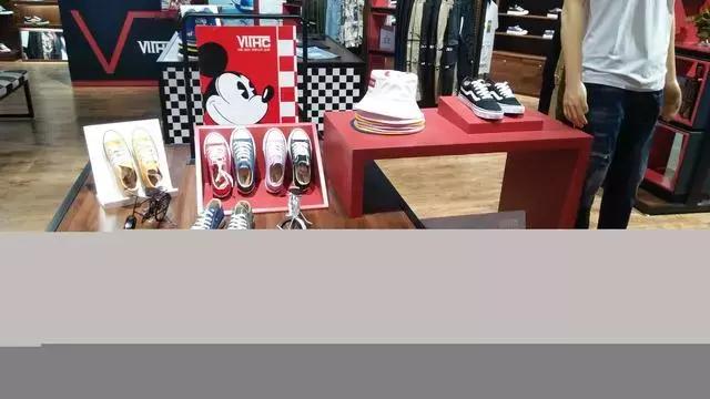 呼和浩特这家商场卖“仿名牌”，商场工作人员：并不觉得有问题