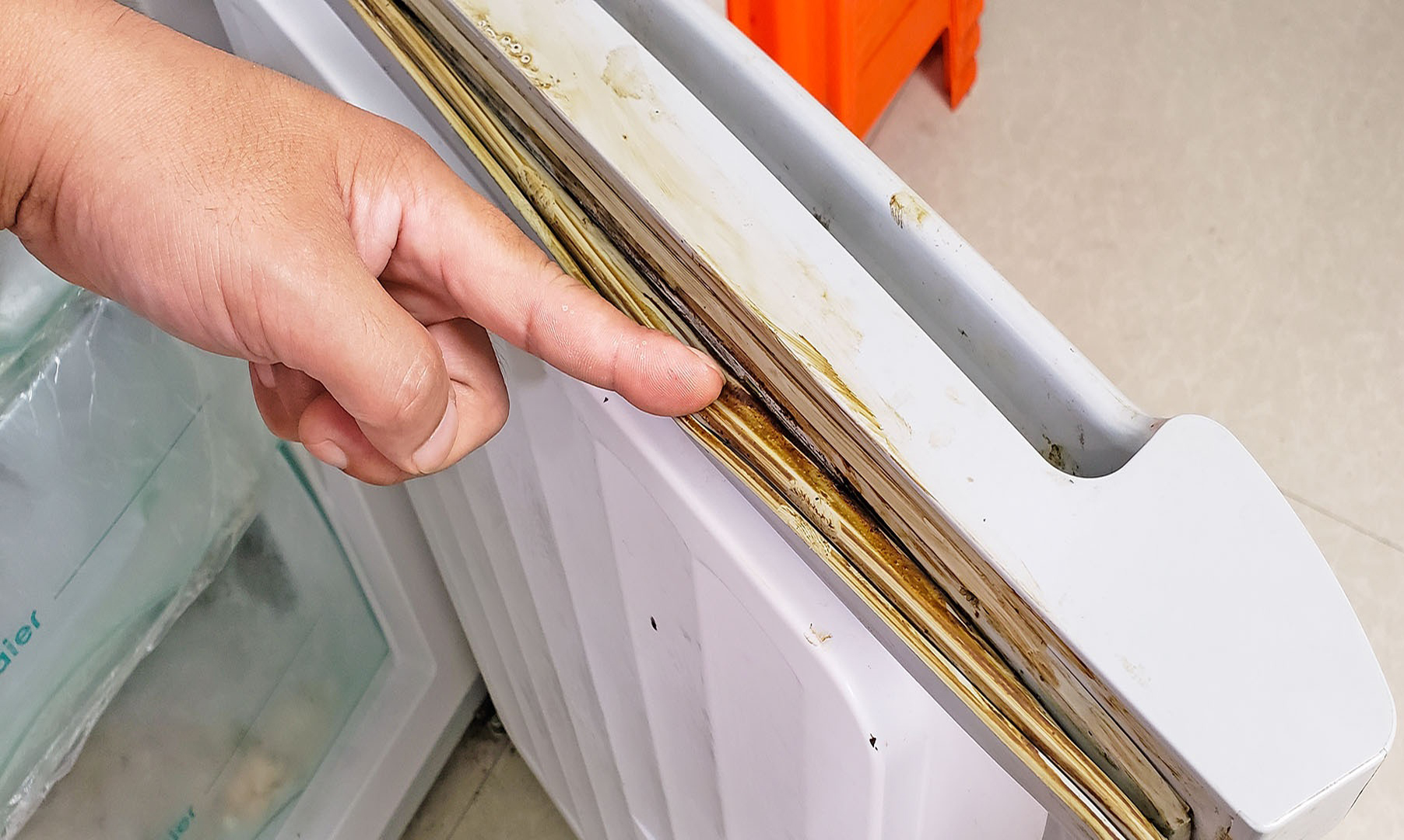 冰箱冷藏积水结冰的解决方法,冰箱冷藏室积水结冰怎么解决