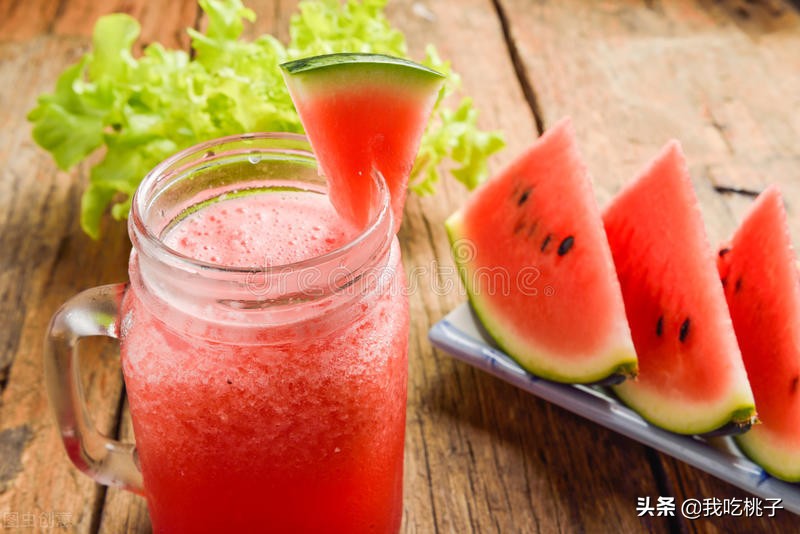 炎炎夏日这些解暑小妙招不容错过,炎热的夏天为了解暑吃什么比较好