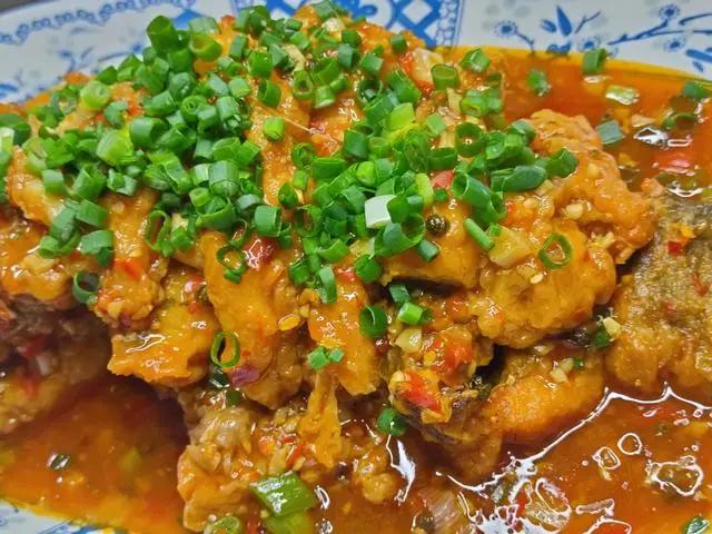 红烧鱼的正确做法这样做出来开胃,教你红烧鱼块的家常做法步骤清晰