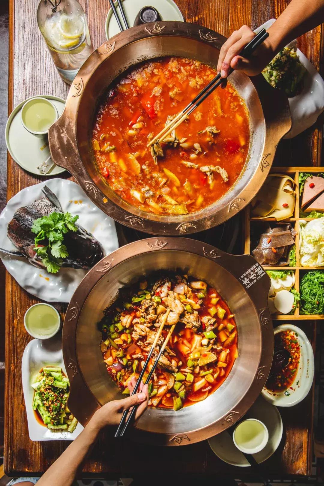 昆明风情街美蛙鱼头,昆明廖姥爷美蛙鱼头火锅