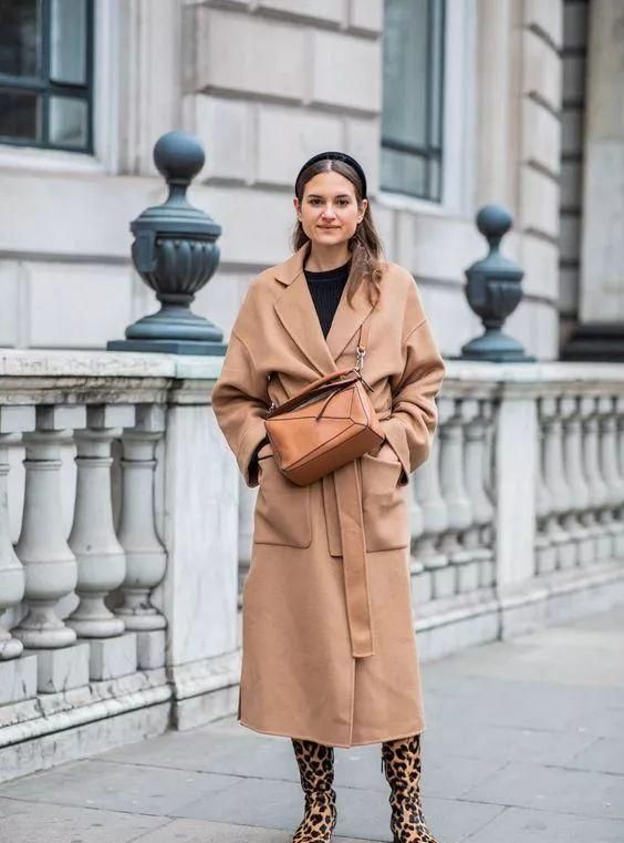 驼色大衣配色法则教你穿出高级感,暖驼色搭驼色大衣好看吗