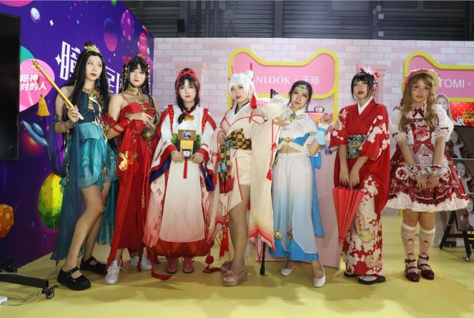 彩瞳出圈！4iNLOOKPOPmagic惊艳登场ChinaJoy