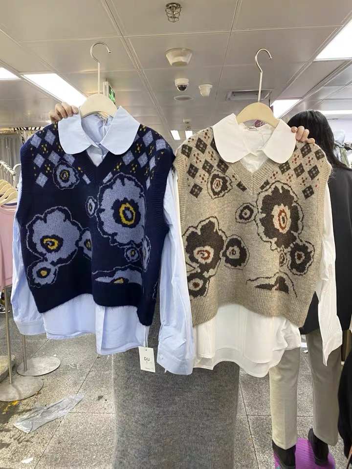 马甲怎么穿搭才好看,马甲怎么穿才好看