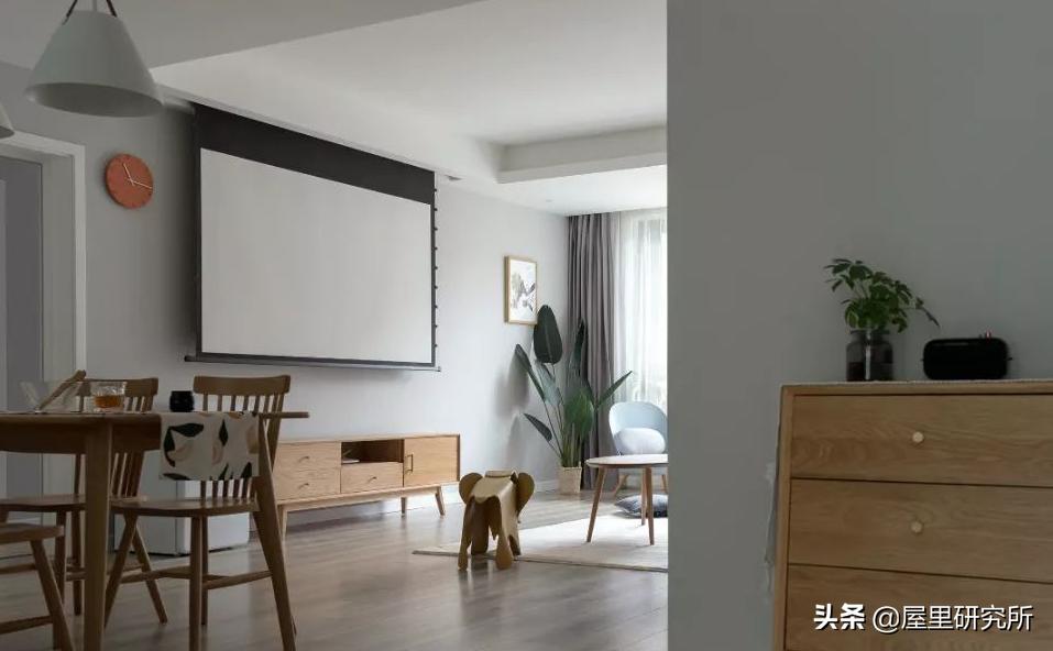 当90后女生遇到一个00后男生,当90后女孩遇到00后