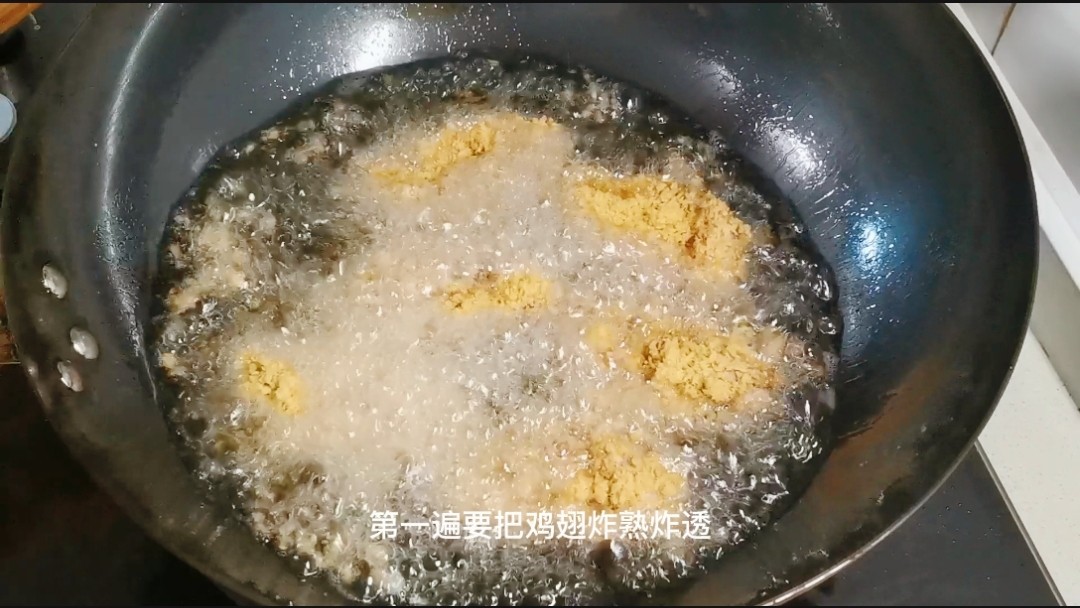 鸡翅裹面包渣怎么煎视频,鸡翅裹粉怎么裹