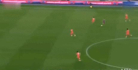 梅西被铲球拜仁,梅西被铲完整版