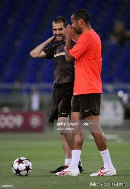 枪王加盟巴萨如愿获得欧冠，生涯唯一污点用手将法国队拍进世界杯