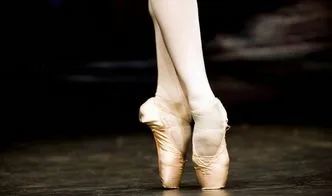 芭蕾舞转圈不晕原因,芭蕾最高可以转几圈