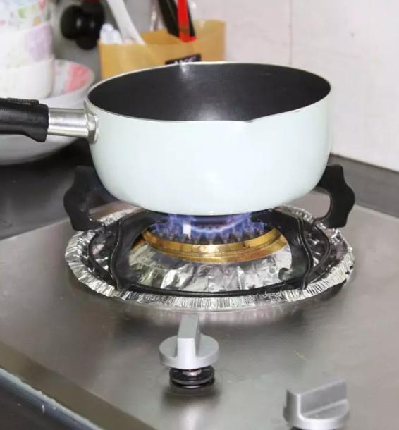 灶台铁圈清洗小妙招,不锈钢灶台用钢丝球擦了怎么修复