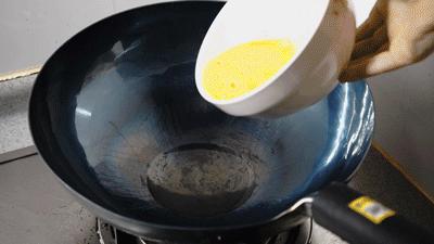 所有的不粘锅和大部分的铁锅,真正的无涂层不粘锅还是古老铁锅