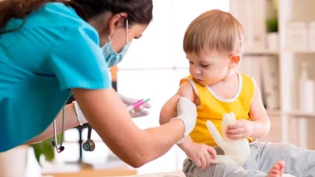 用管道疏通剂和铝箔纸自制氢气球,管道疏通剂做气球