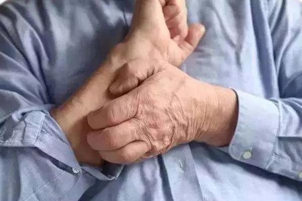 身体痒艾叶煮水洗澡,皮肤病怎么用艾叶洗澡呢