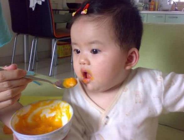 五个月宝宝添加辅食得了肾结石,3个月孩子吃辅食得肾结石