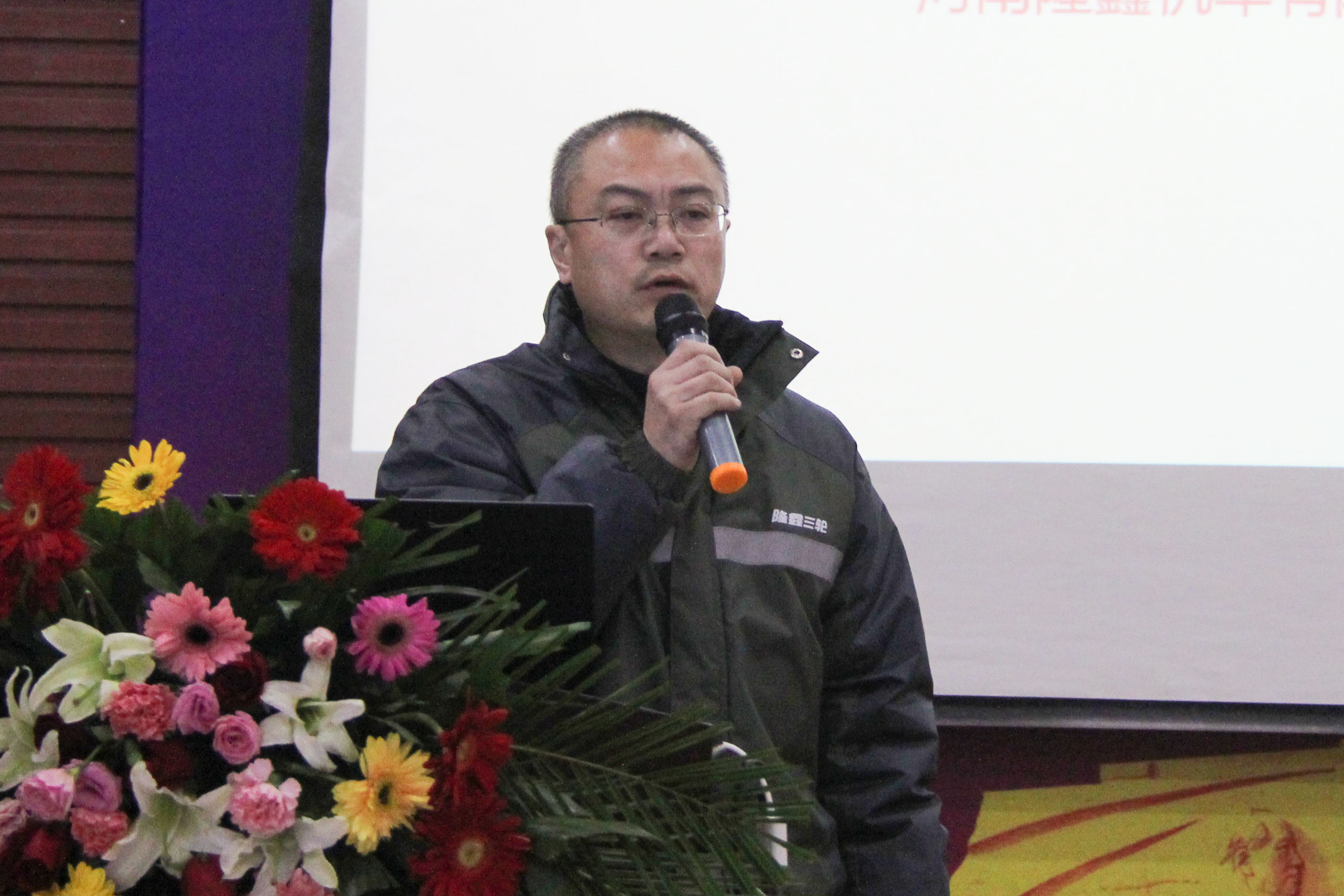 隆鑫致敬奋斗者,隆鑫动力摩托